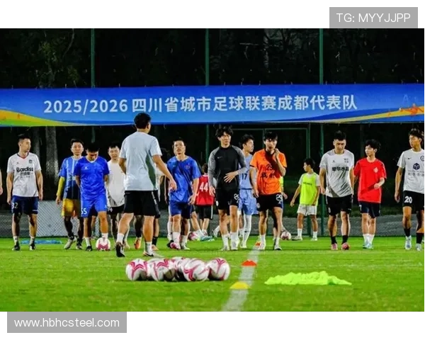 成都篮球队在城市联赛中以100分高居积分榜首位展现强劲实力 成都篮球队在城市联赛中以100分高居积分榜首位展现强劲实力