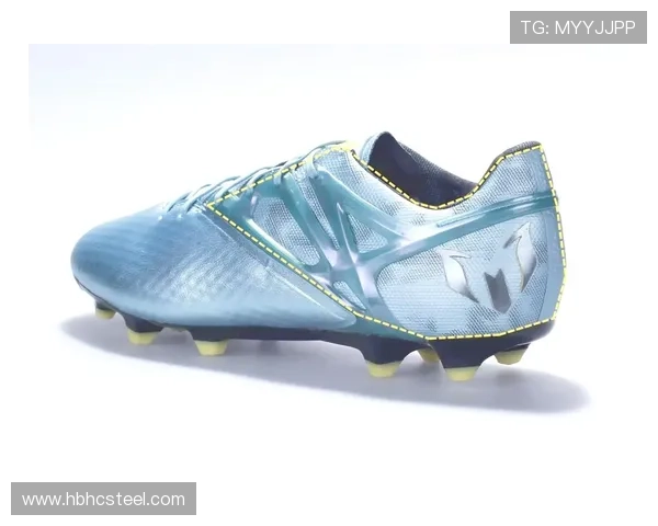 足球明星自掏腰包购置高端足球鞋展现对运动的热爱与执着 足球明星自掏腰包购置高端足球鞋展现对运动的热爱与执着