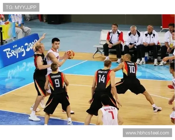 南京篮球队在洲际杯积分榜上以73分稳居第一名表现出色 南京篮球队在洲际杯积分榜上以73分稳居第一名表现出色